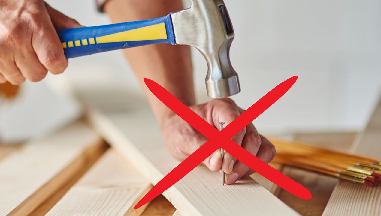 3 triki internautów na wbijanie gwoździa bez narażenia swoich palców