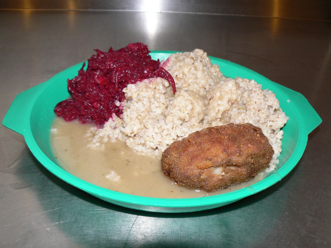 Posiłki, jakie jedzą więźniowie, fot. OISW Kraków