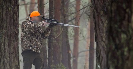 Dolnośląskie. Myśliwy postrzelony na polowaniu. Mężczyzna nie przeżył