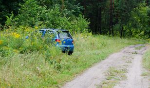 Znalezienie auta w lesie nie jest trudne. Z pomocą przychodzą aplikacje na telefon