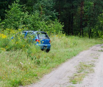 Znalezienie auta w lesie nie jest trudne. Z pomocą przychodzą aplikacje na telefon