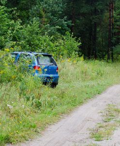 Znalezienie auta w lesie nie jest trudne. Z pomocą przychodzą aplikacje na telefon