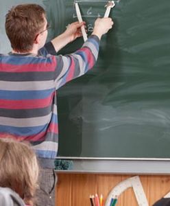 Asystent wykonuje zadania wyłącznie pod kierunkiem nauczyciela