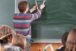 Asystent wykonuje zadania wyłącznie pod kierunkiem nauczyciela
