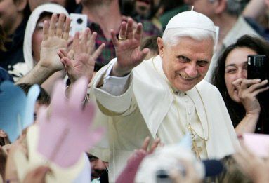 Wielkanocne "Happy Birthday" dla Benedykta XVI
