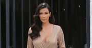 Kim Kardashian: nawet gdy pokazuje nogi, wszyscy patrzą na jej biust!