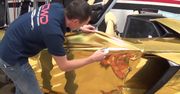Pokazali, jak okleja się Lamborghini na złoto
