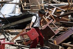 Uczą się w ruinach szkoły