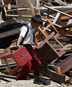 Uczą się w ruinach szkoły