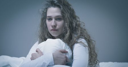 Gdy 17-latka nagle upadła, matka rzuciła się, by ją ratować. Stało się coś strasznego