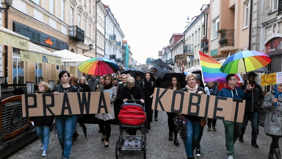 #MeToo - akcja w mediach społecznościowych obnażyła prawdę o molestowaniu seksualnym kobiet
