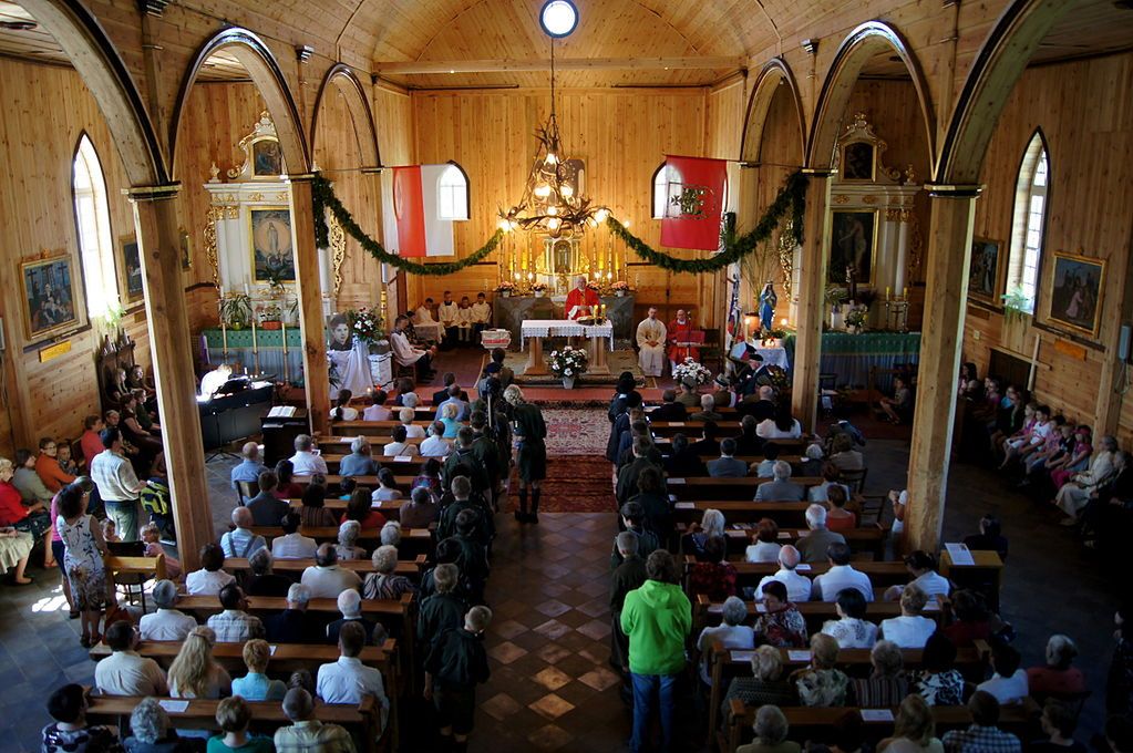 Sondaż: jedna trzecia Polaków źle ocenia działalność Kościoła