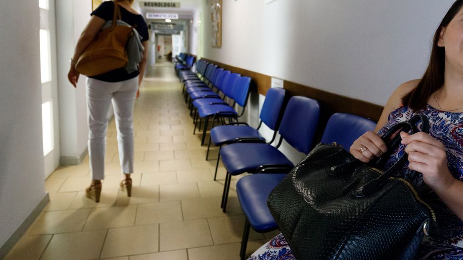 Kobieta u lekarza pytana jest o plany macierzyńskie