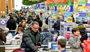 Coraz więcej wydajemy na święta, stałe są także nasze życzenia prezentowe