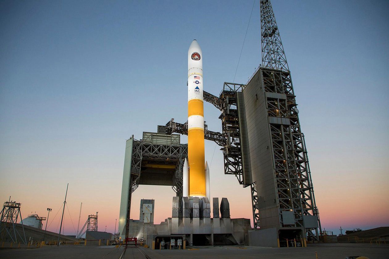 Rakieta nośna Delta IV na stanowisku startowym 