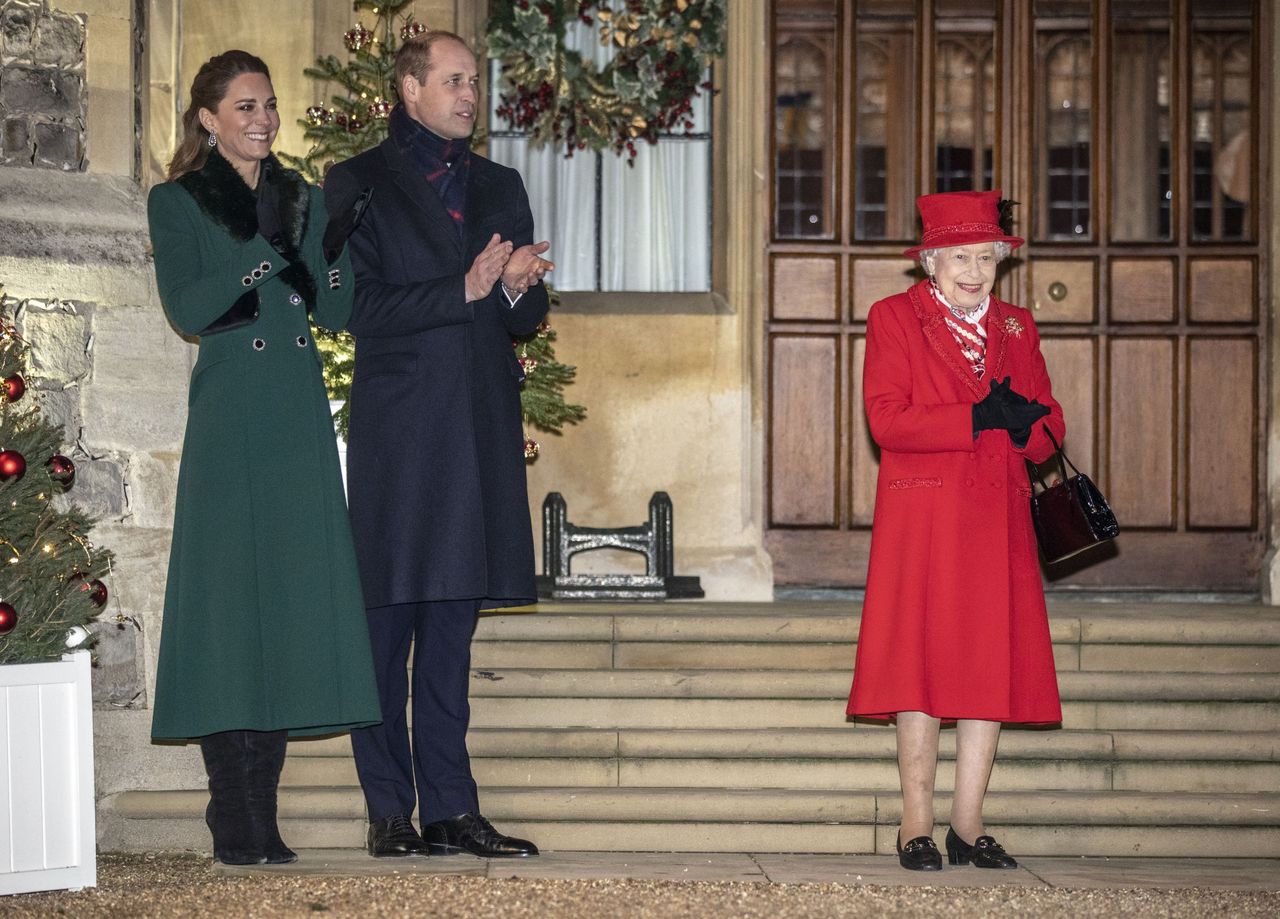 Książę William, księżna Kate i królowa Elżbieta II