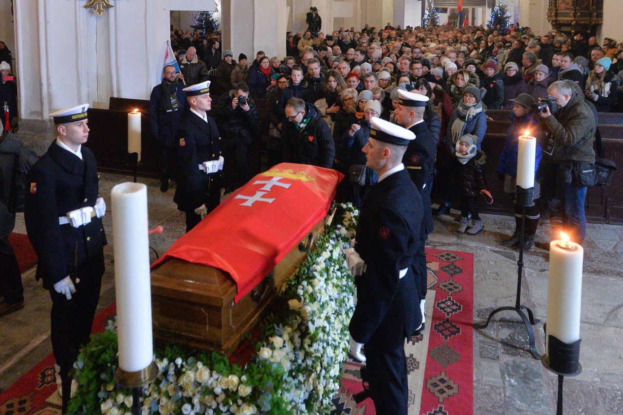 Pogrzeb Pawła Adamowicza. Tłumy żegnają prezydenta