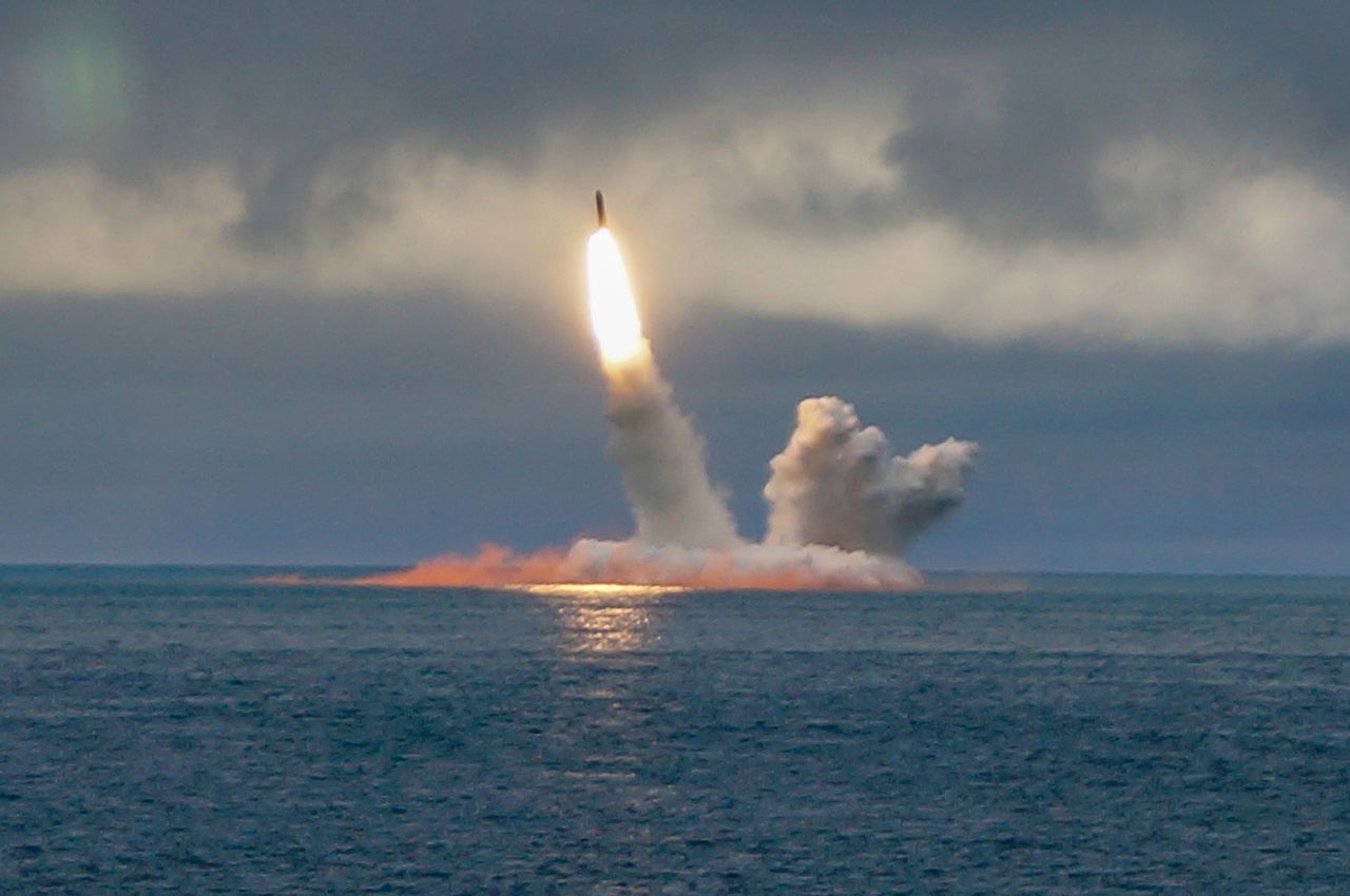 Rosja. Próba rakiet balistycznych z okrętu podwodnego na Morzu Barentsa [wideo]