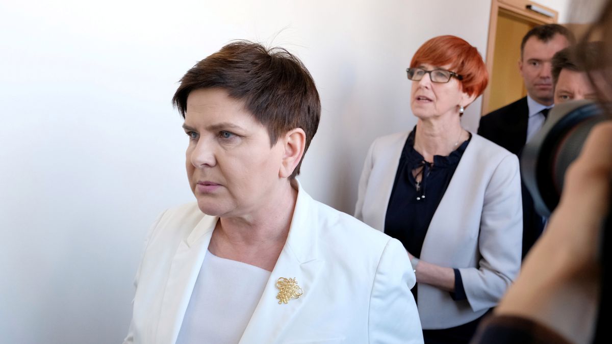 Beata Szydło i Elżbieta Rafalska wciąż oferują nauczycielom podwyżki poniżej ich oczekiwań