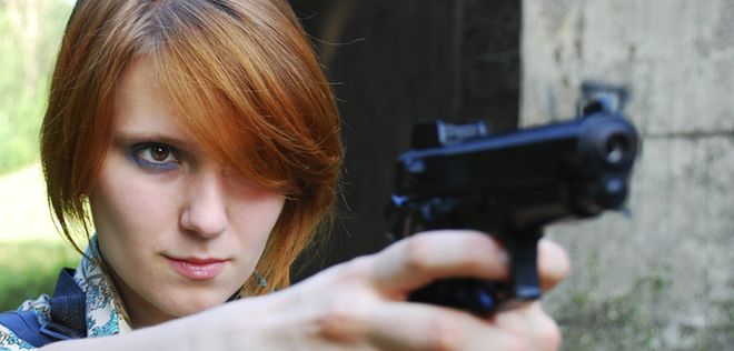Zatrudnią 120 kobiet umiejących posługiwać się bronią