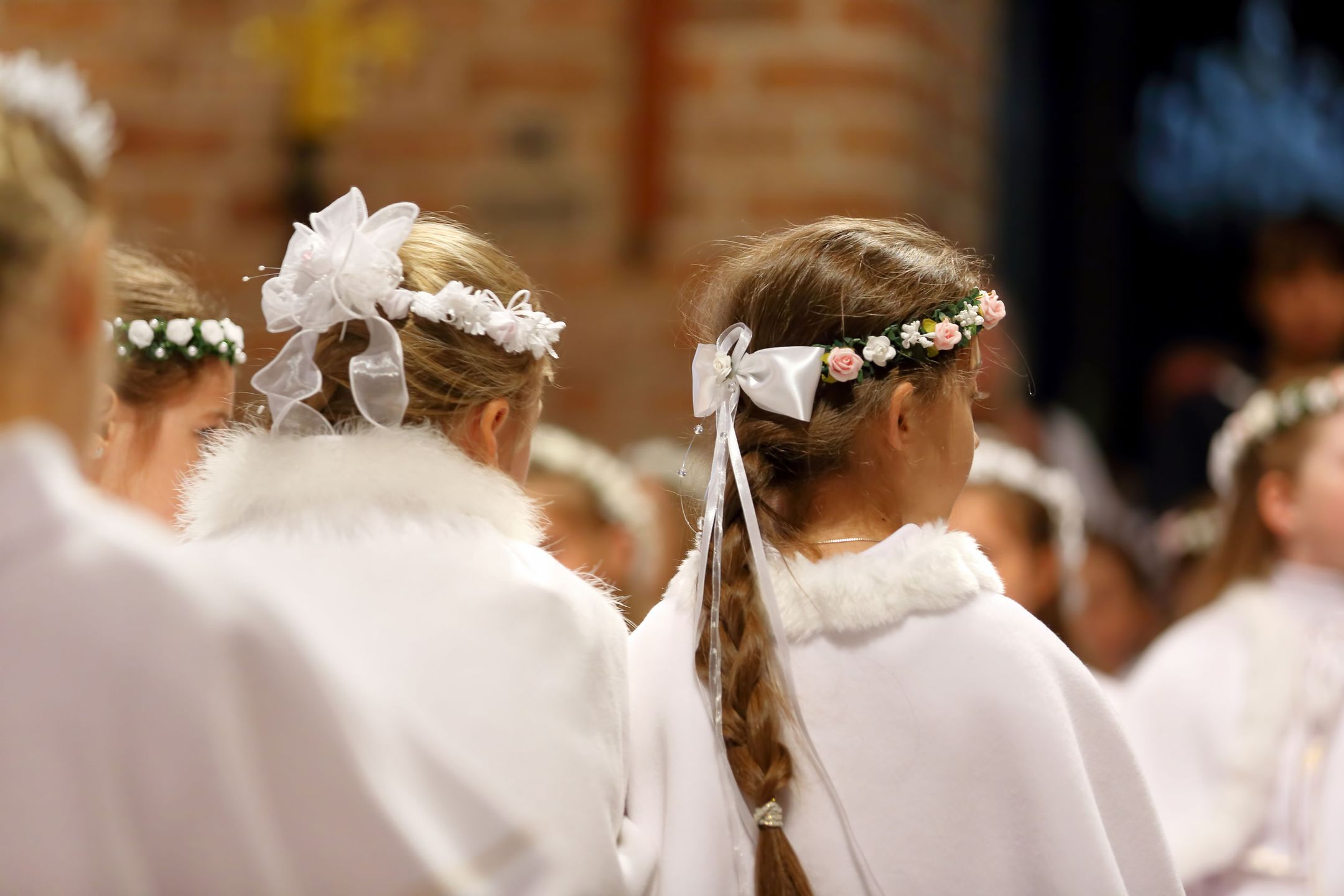 Co roku setki dzieci idą do pierwszej komunii świętej