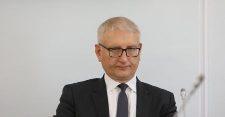 Skandal obyczajowy nie zaszkodził Stanisławowi Pięcie. Wciąż ma dostęp do tajemnic państwa