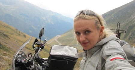 Kobieta na motocyklu