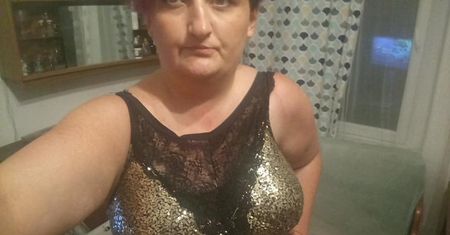 Anuk jest po mastektomii i nie mogła dopasować sukienki na ślub. Wszyła… majtki