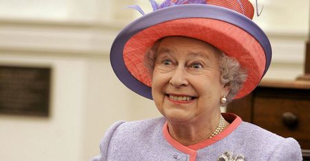 Królowa Elżbieta zażartowała z wyglądu Archiego. Obraziła przy tym Harry'ego