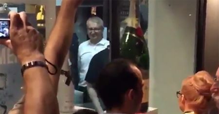 Poseł Stanisław Pięta przyłapany w monopolowym. "Spotkał suwerena"
