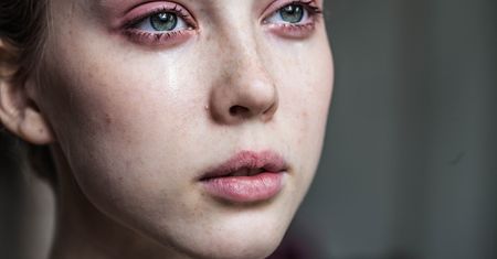 Mężczyźni traktowali mnie jak towar. 80 trudnych randek umówionych przez internet