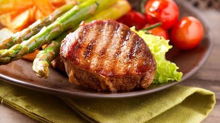 Dieta niskotłuszczowa nie tylko ułatwi walkę z dodatkowymi kilogramami, ale również pozwoli obniżyć cholesterol i przeciwdziałać nowotworom. 