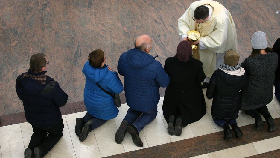 Msze w polskich kościołach odbywają się normalnie 