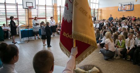 Święto Niepodległości zamiast łączyć - dzieli. Wszystko przez bogobojnych dyrektorów szkół