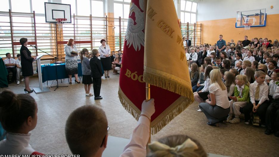 Święto Niepodległości w szkołach dzieli uczniów