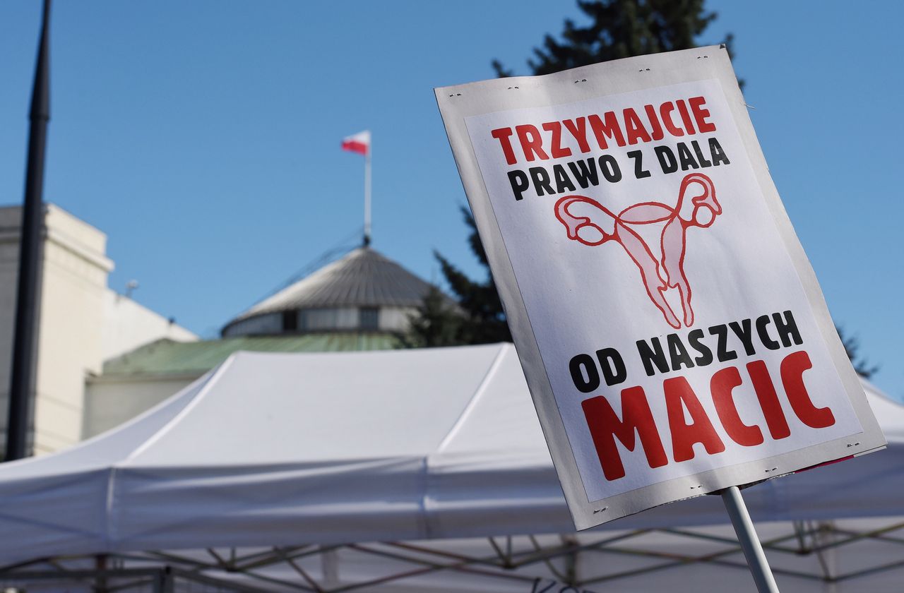„Chcemy kochać, nie umierać!”. Czarny protest pod Sejmem