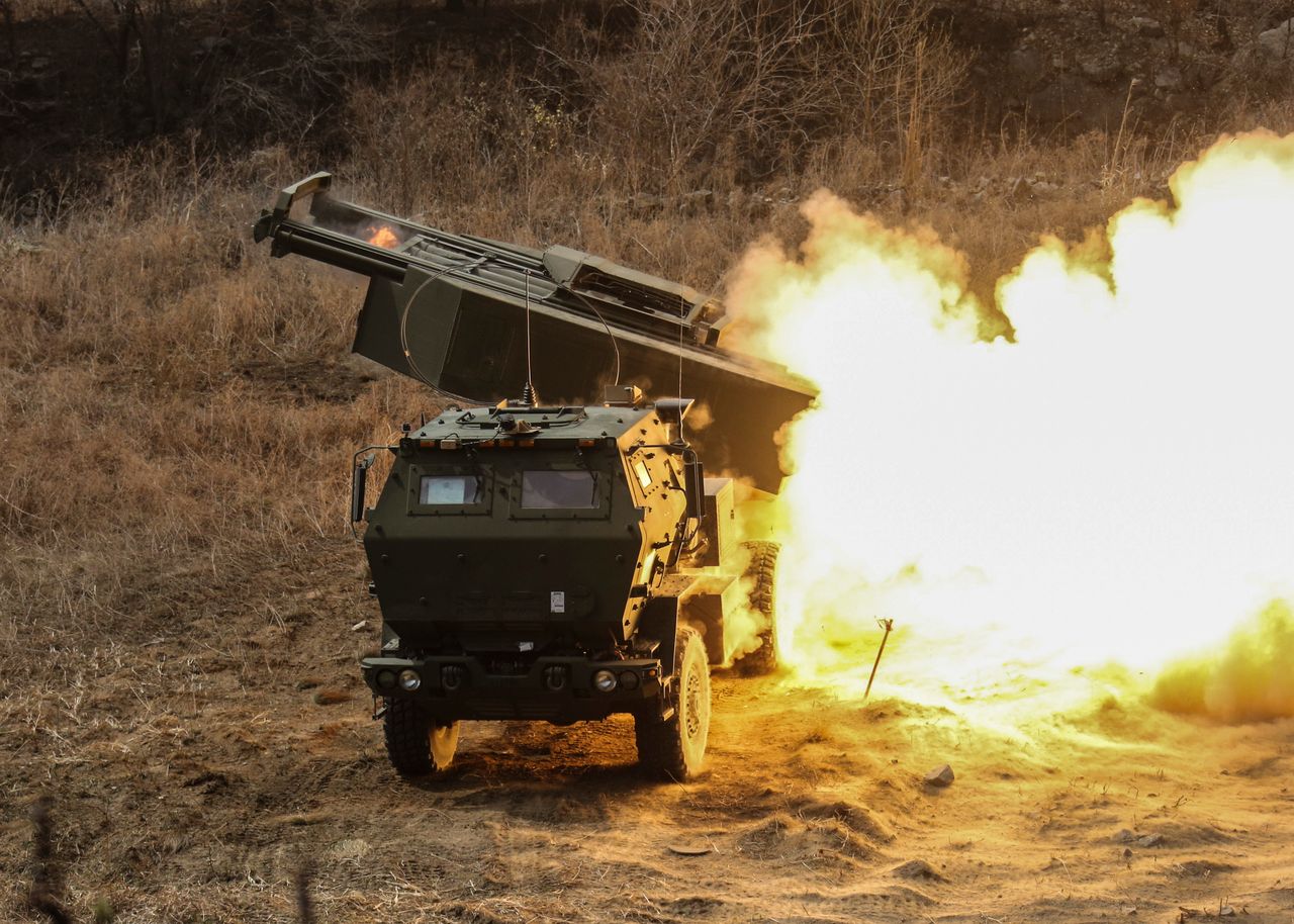 Zakup wyrzutni HIMARS. Błaszczak ogłasza triumf. Eksperci są innego zdania