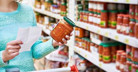 Jak czytać etykiety produktów spożywczych. Krótki poradnik