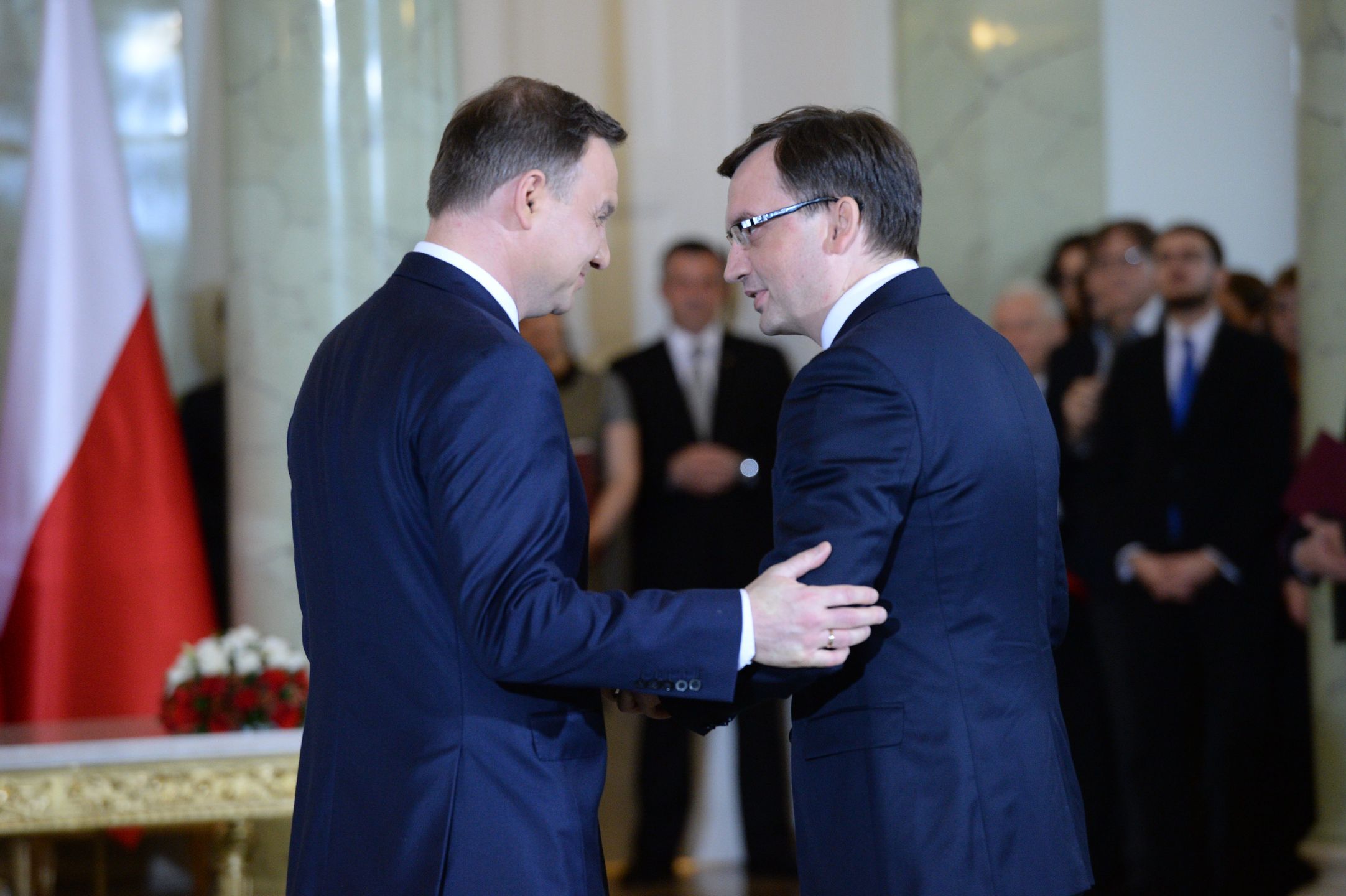 Prezydent Andrzej Dudy i minister sprawiedliwości Zbigniew Ziobro podczas zaprzysiężenia członków rządu Beaty Szydło.