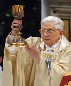 Benedykt XVI: czuję silną dłoń Jana Pawła II