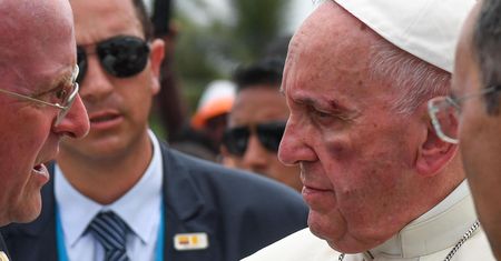 Incydent podczas wizyty papieża w Kolumbii. "Obrażenia na twarzy Franciszka"