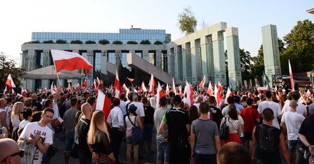 Polska młodzież jest prawicowa? Zobacz, co wynika z najnowszego sondażu