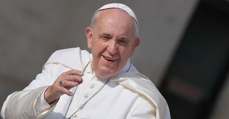 Papież Franciszek uwięziony w windzie. Akcja służb