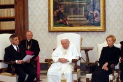 Papież przyjął premiera Marka Belkę
