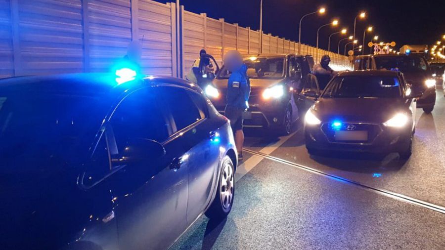 Stołeczni policjanci zatrzymali złodziei samochodów na autostradzie A2