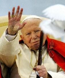 Papież: Kościół żyje dzięki Eucharystii