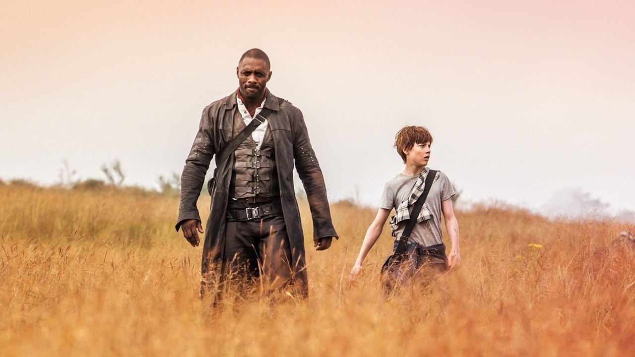 Kadr z filmu "Mroczna wieża". Na zdjęciu Idris Elba i Tom Taylor 