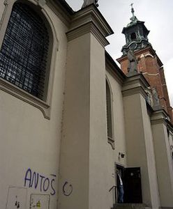Graffiti na gnieźnieńskiej katedrze