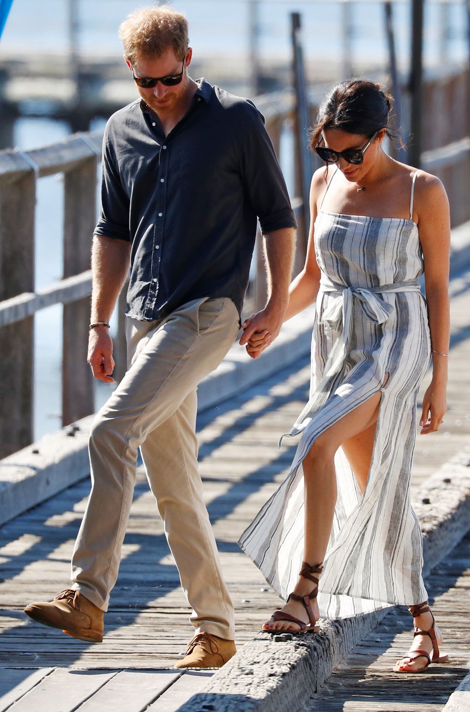 Meghan Markle w sukni z rozcięciem 