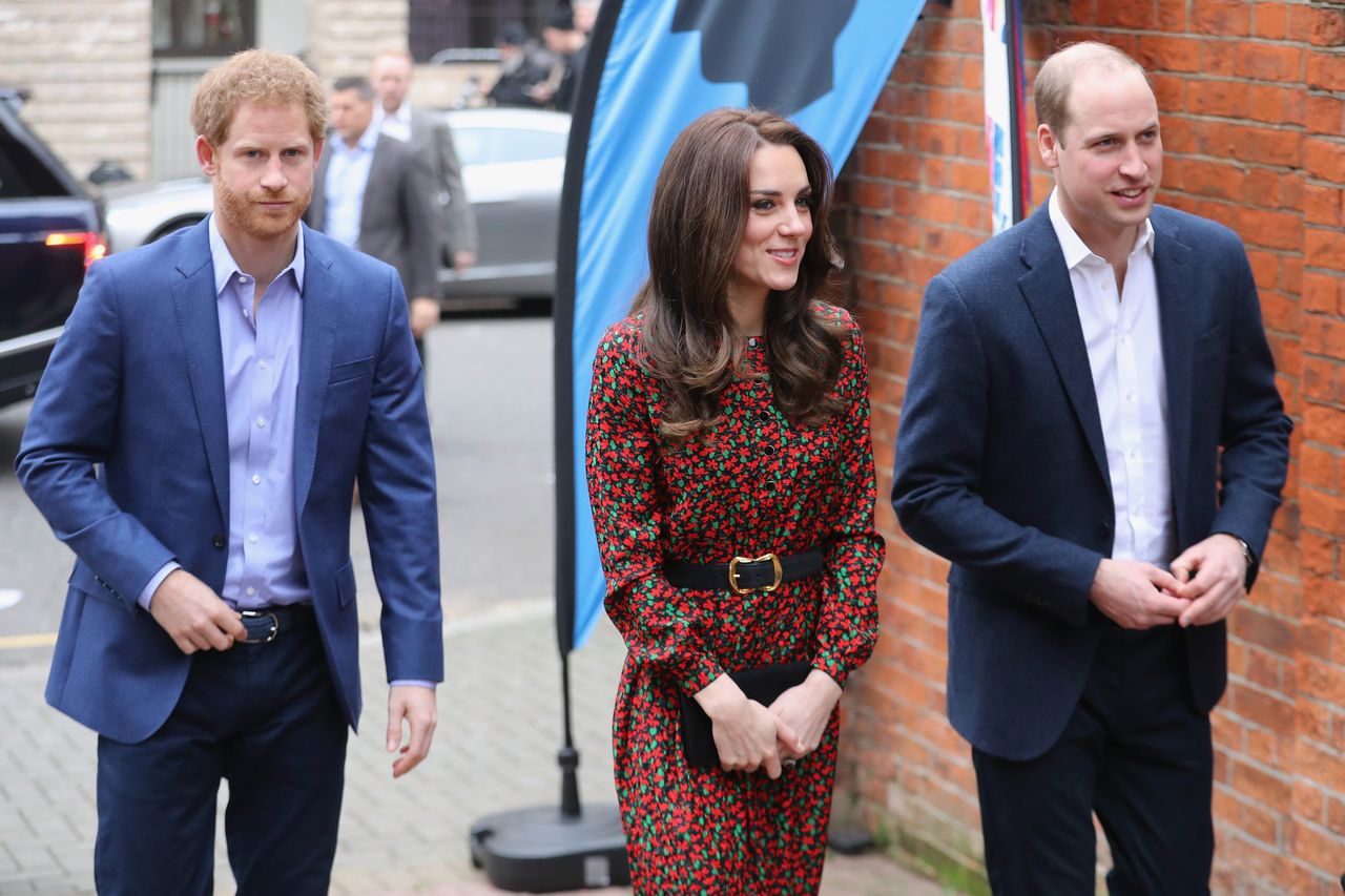 Księżna Kate, książę William i książę Harry na przyjęciu bożonarodzeniowym